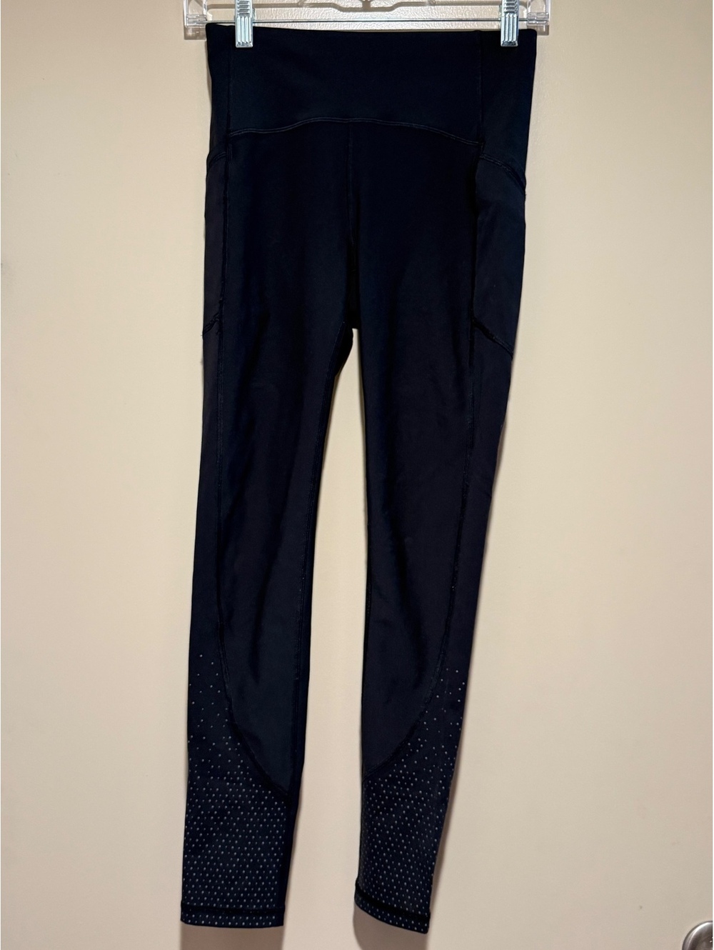 Lululemon Black Leggings with Reflective Dots Size 4